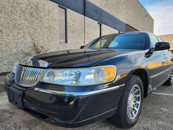 LINCOLN TOWN CAR 2001 1LNHM82W11Y729355 image LINCOLN TOWN CAR 2001 1LNHM82W11Y729355 image